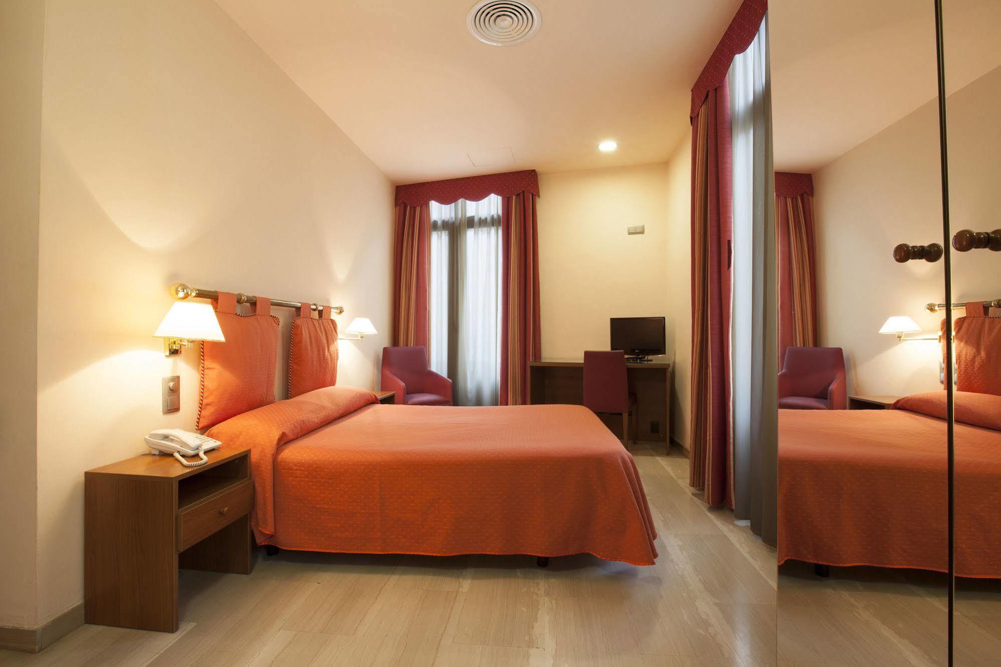 อัลบา โฮเต็ล Hotel บาร์เซโลนา ภายนอก รูปภาพ