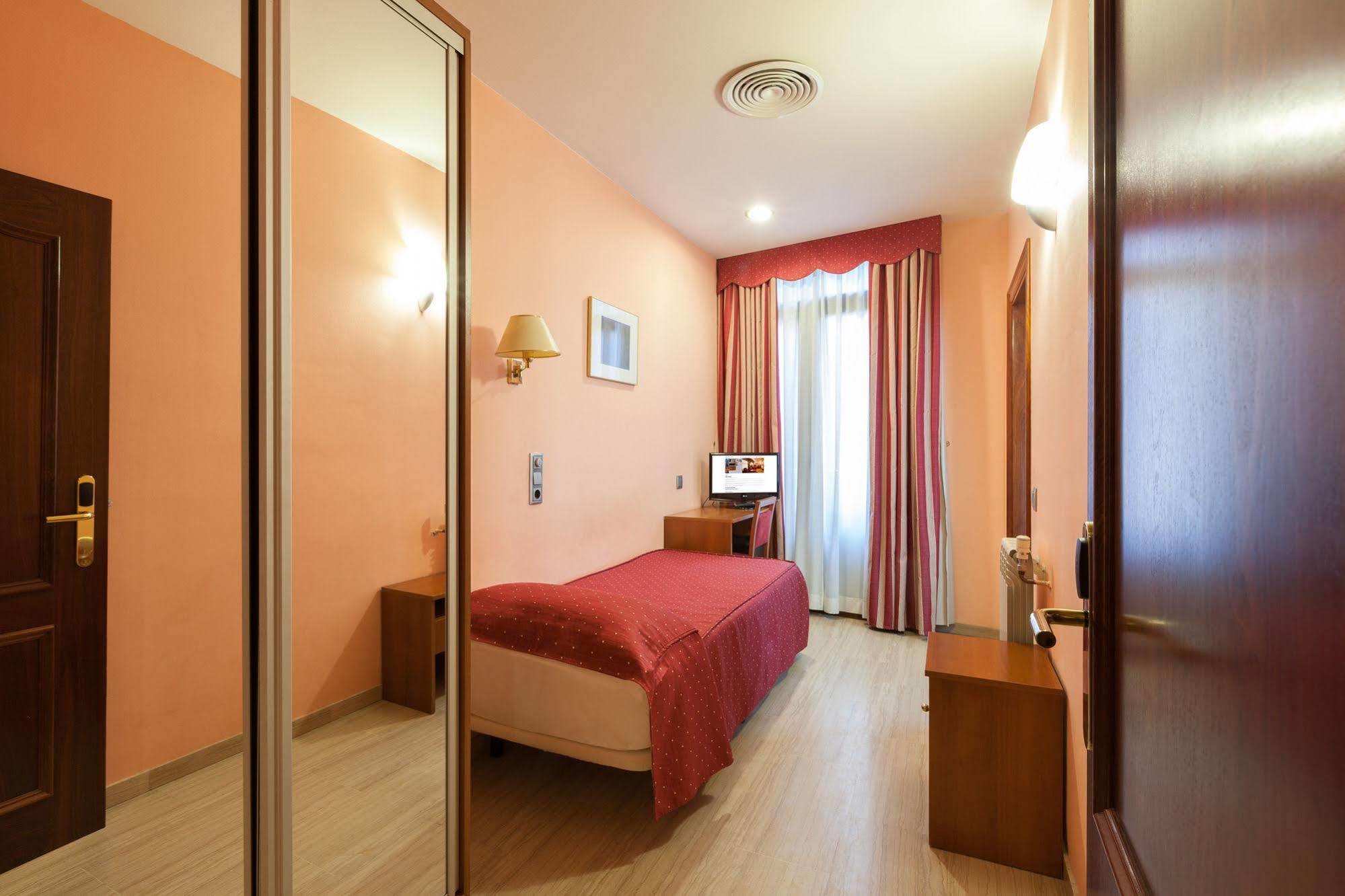 อัลบา โฮเต็ล Hotel บาร์เซโลนา ภายนอก รูปภาพ
